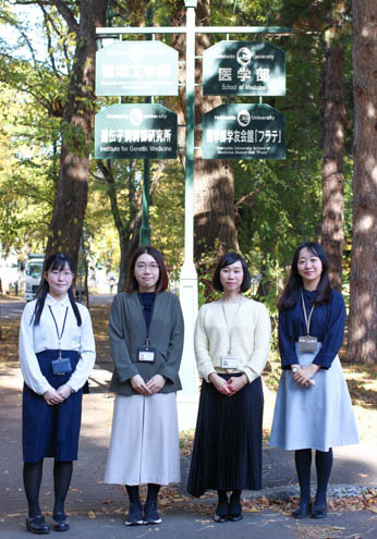 医系グループ医学系図書担当_写真